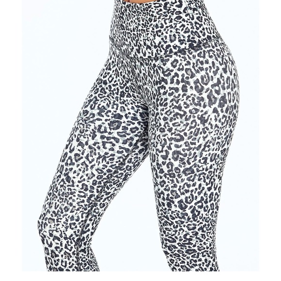 New balance leopard legging size small - Picture 3 of 7
